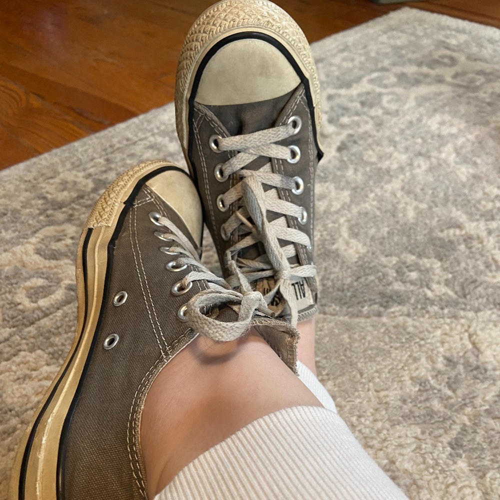 Well Worn Women’s converse sneakers